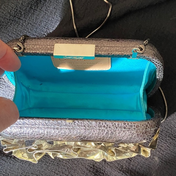 Elegant Gold Rose Clutch - Picture 6 of 7